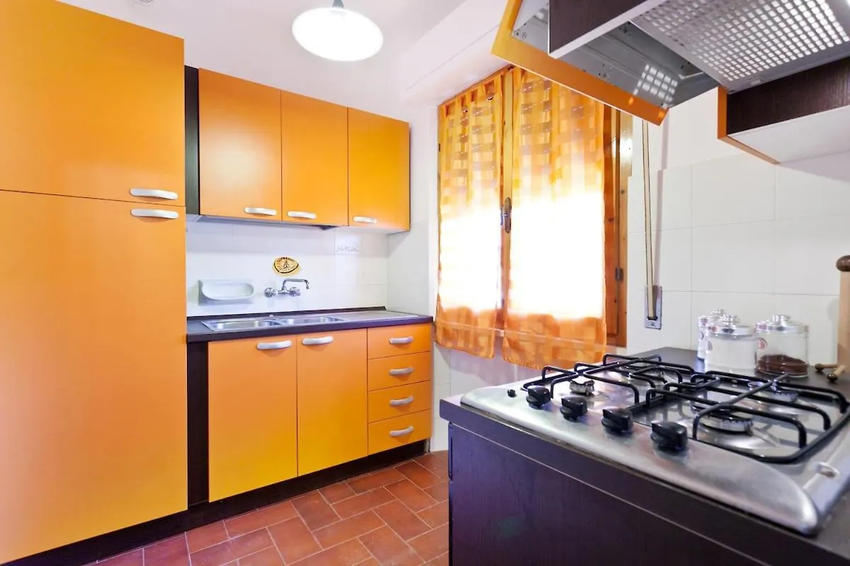 מרינה די קסטנייטו קרדוצ'י Delizioso Appartamento A Marina Di Castagneto בית נופש